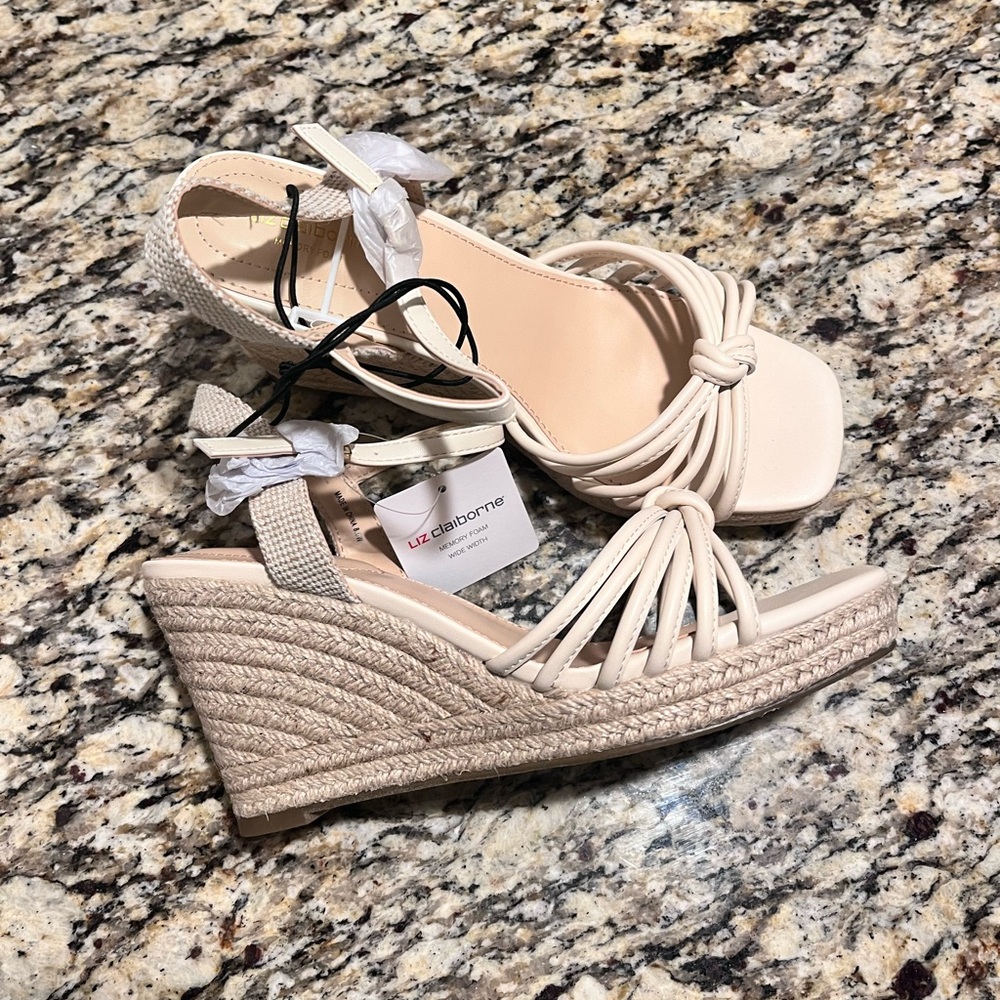 ✨ NWT Liz Claiborne Cream Espadrille Wedge Sandals – Memory Foam ✨